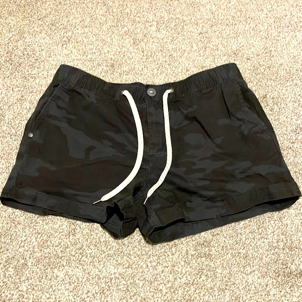 VUORI RIPSTOP SHORTS MIDRISE CAMO SIZE LARGE